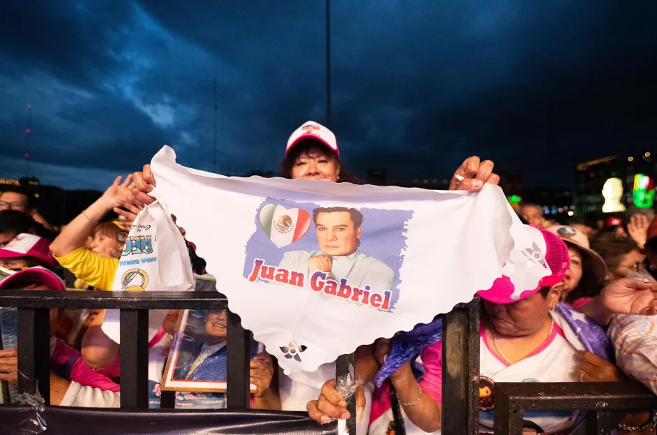 Juan Gabriel Concert Screening at Mexico City’s Zócalo Attracts 70,000 People